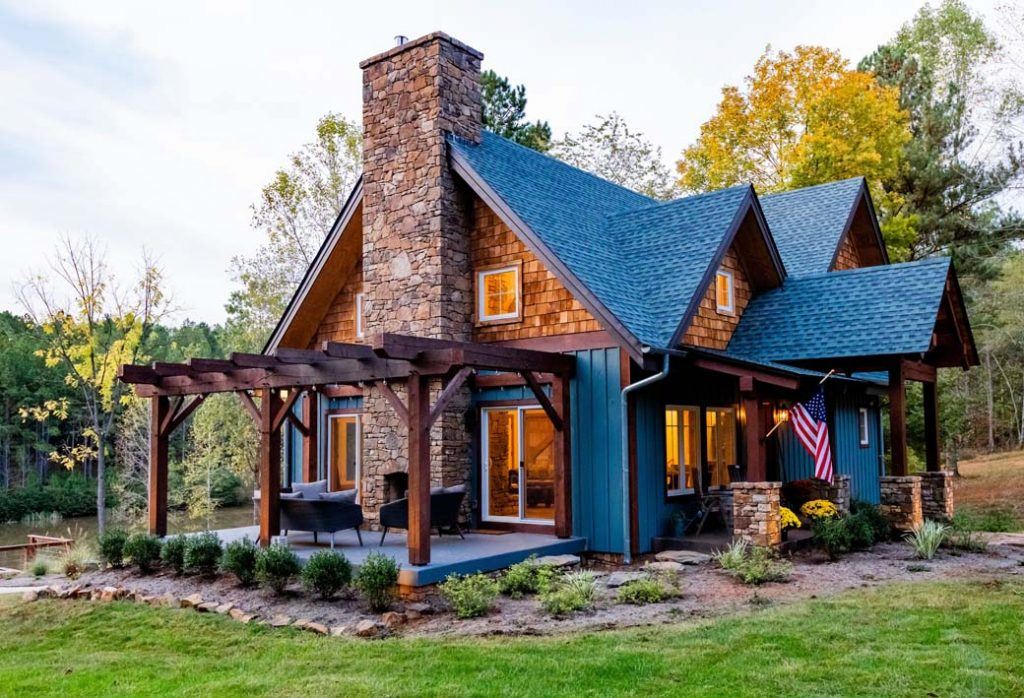 exterior finished cabin built with SIPs