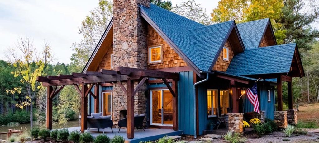 exterior finished cabin built with SIPs
